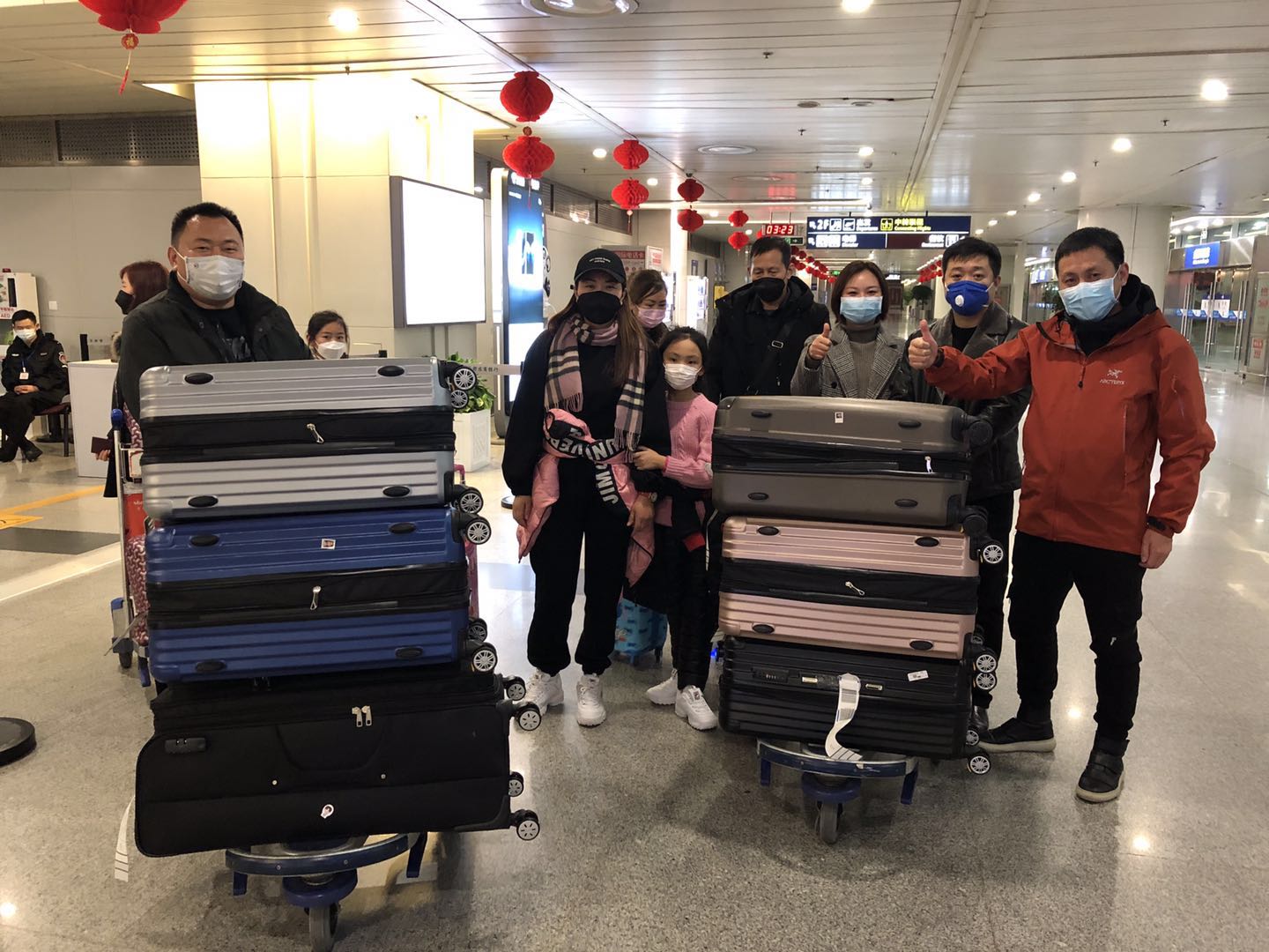 暖心!4个家庭3天凑了11000个口罩,连夜运回四川