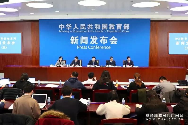 教育部回应“家庭富裕学生拿助学金”!新政策要来了