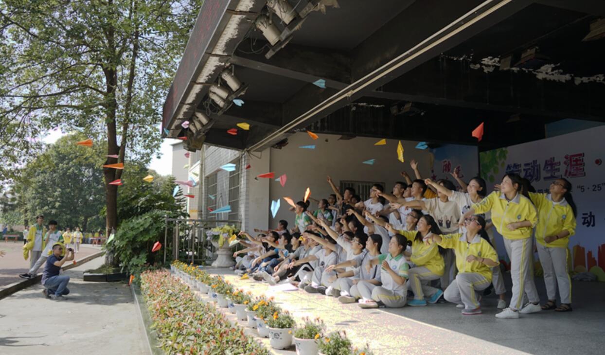 数百高中生体验“生涯游园会”,大呼“有趣、有益”