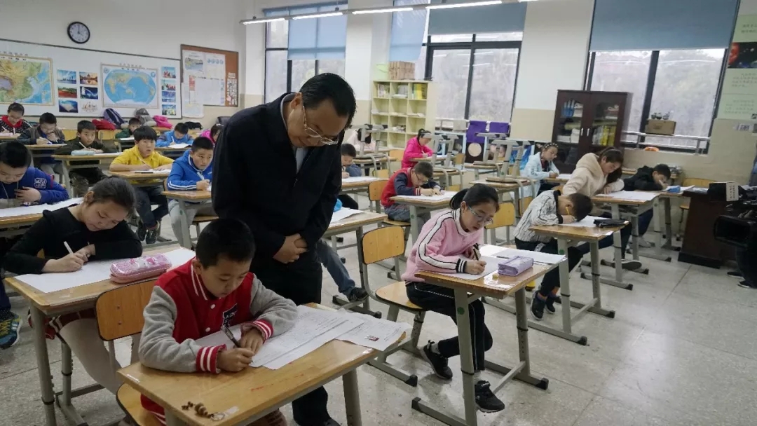1800名中小学生角逐全省作文大赛现场决赛
