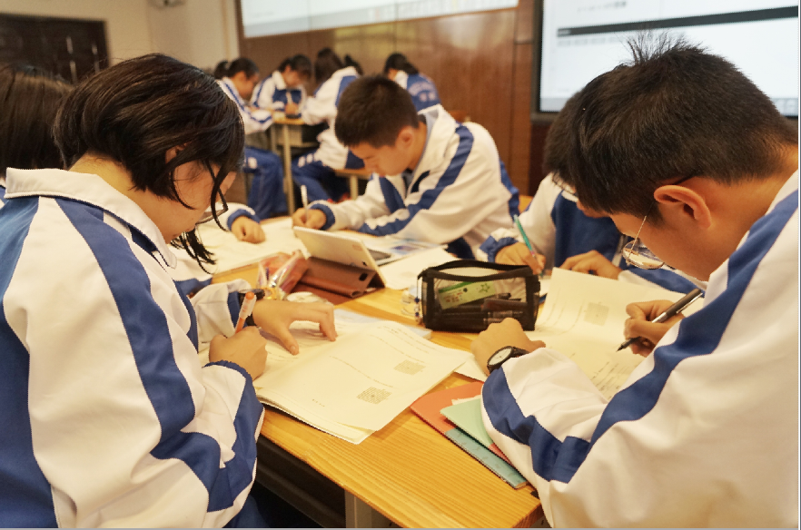 “新课堂”什么样?石室中学这场研讨活动作了尝试