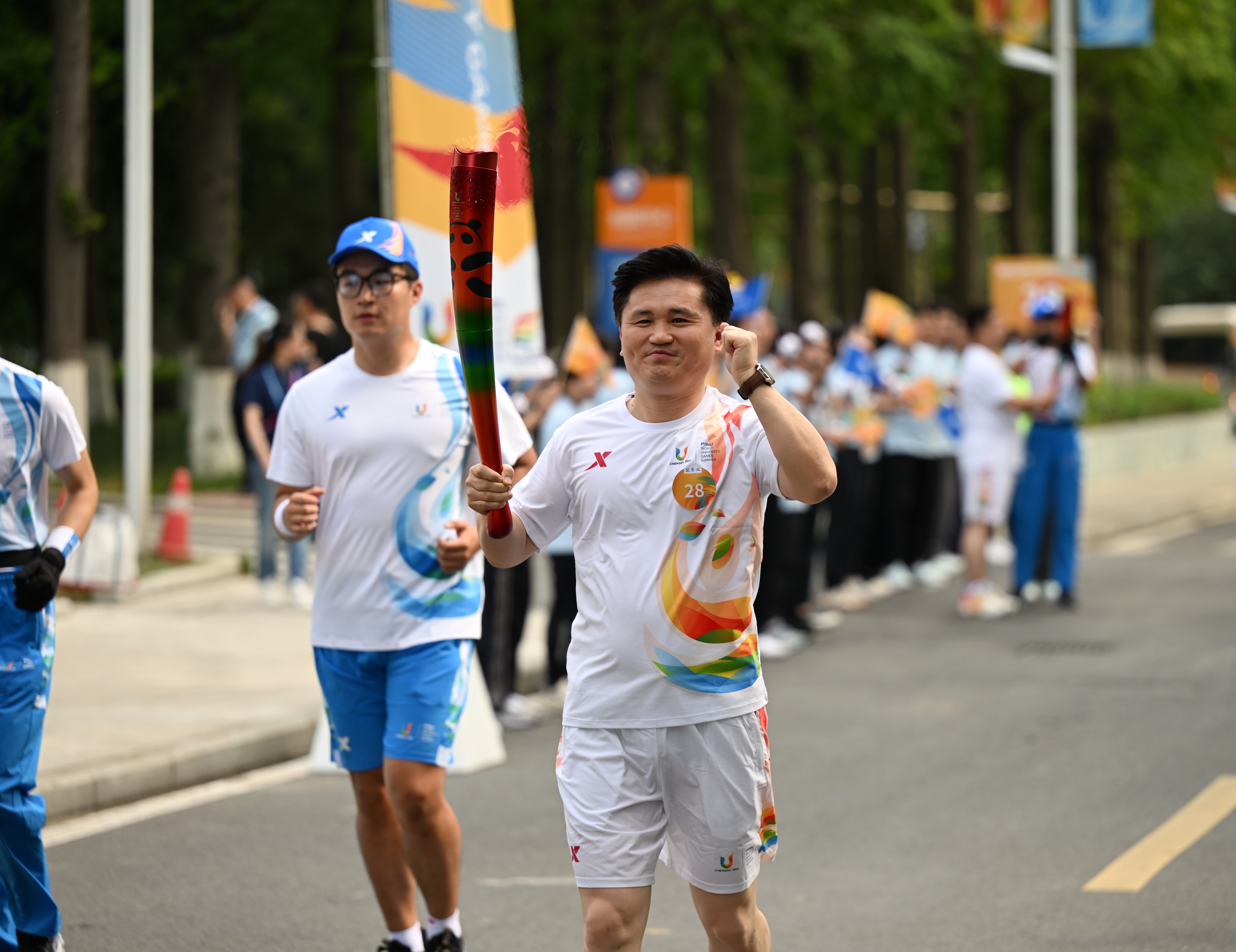 我是大运火炬手 | 康永邦:将大运精神落实到教书育人的行动中去