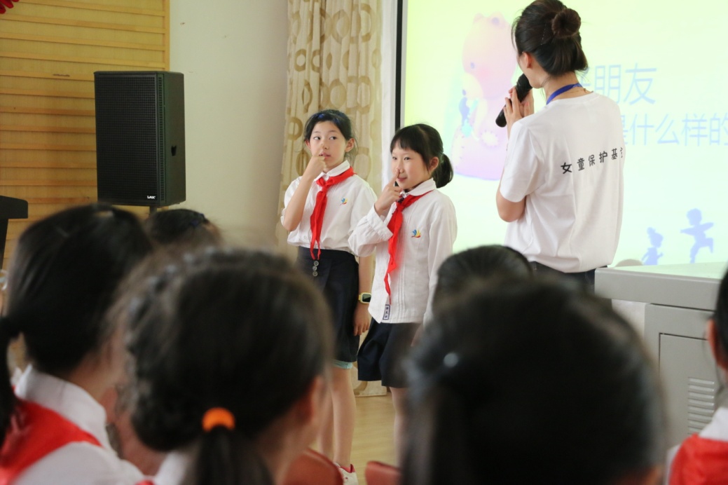 “蓓蕾保护”防性侵知识宣讲会走进成都龙王庙正街小学