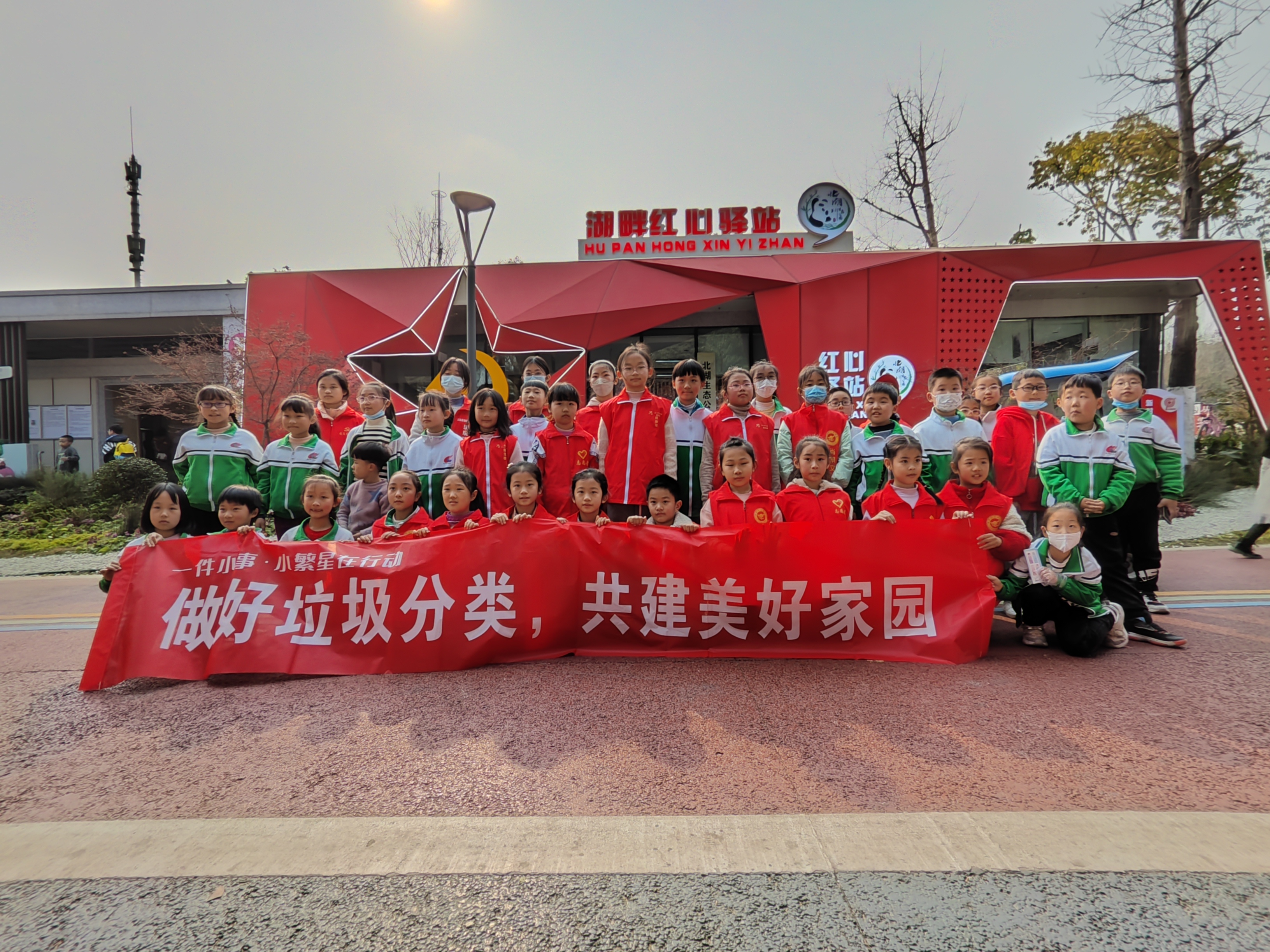 身边榜样 追“锋”少年
