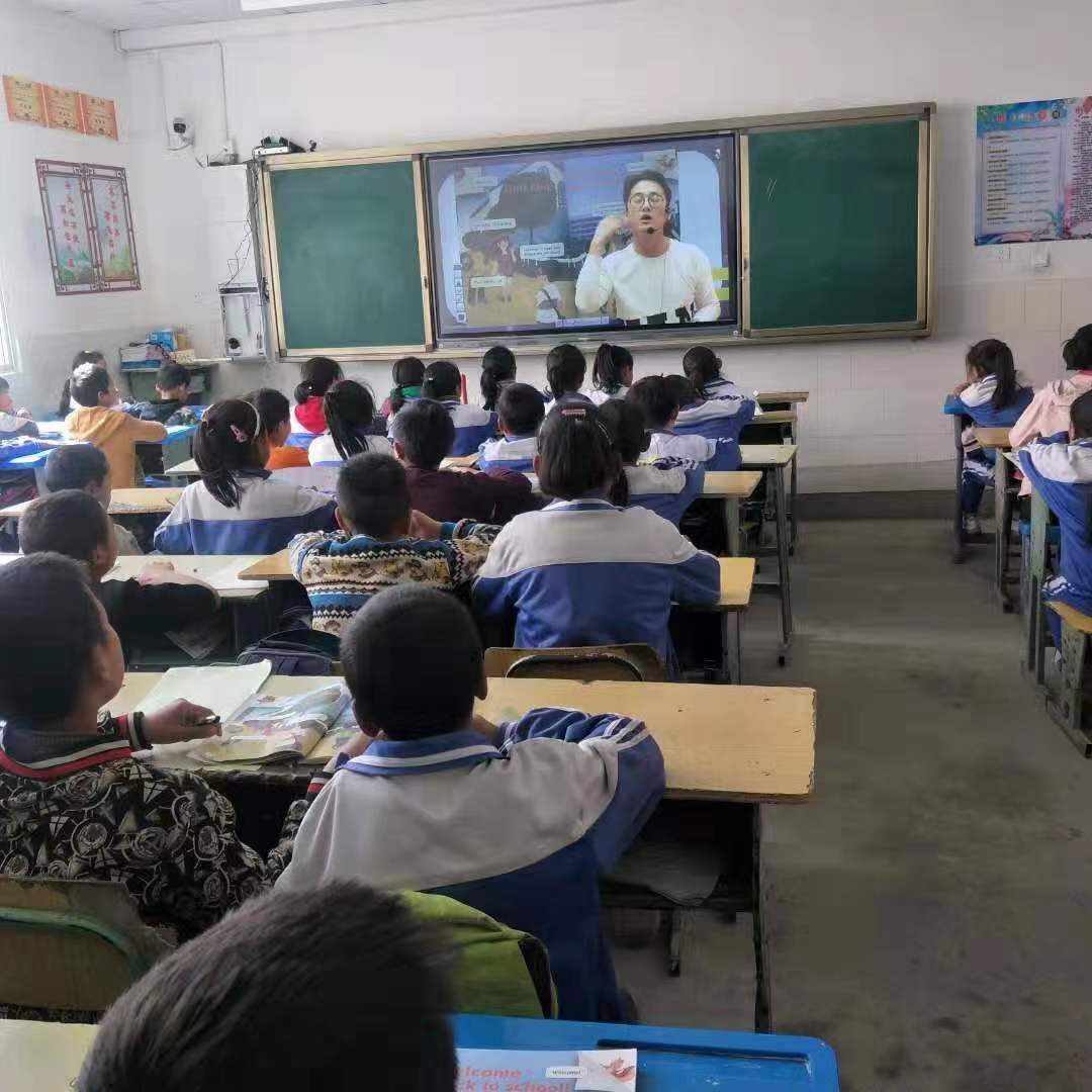 “点亮凉山，情系远山”网络班在八寨九年一贯制学校小学部正式开课