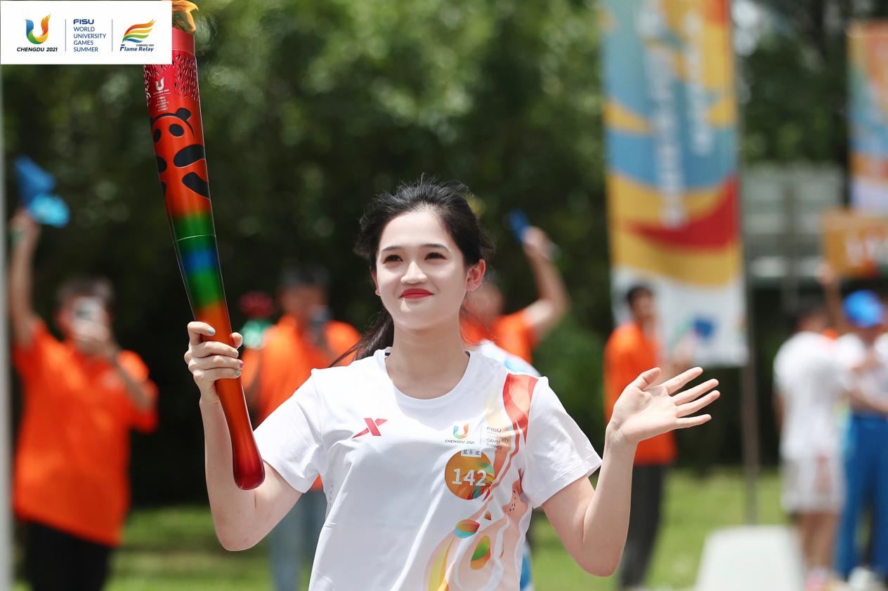我是大运火炬手|李雨:向奋战在大运一线的健康卫士致敬