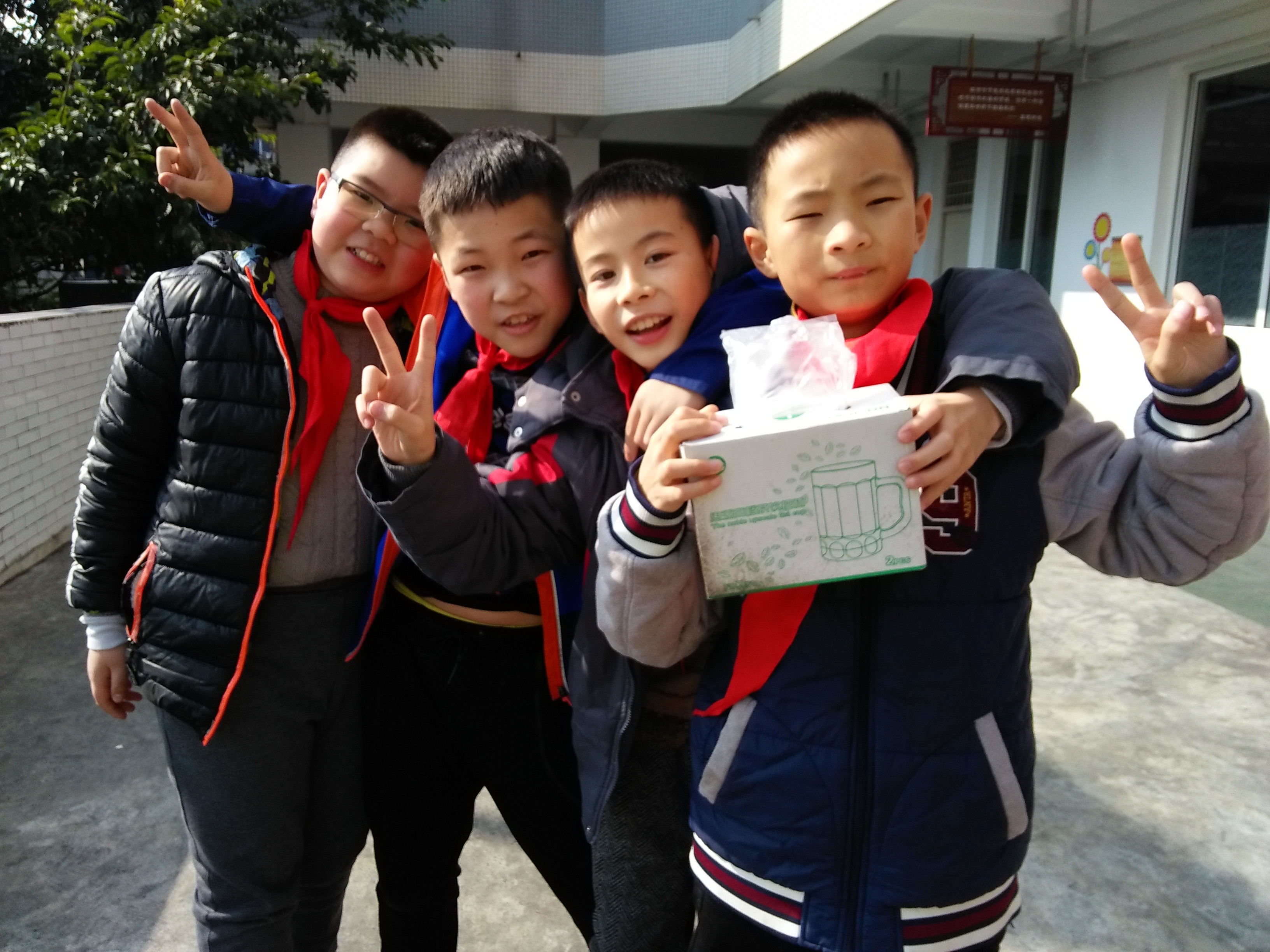 大邑县东街小学荣获全国“科普科幻创作人才培养基地”称号—— 在孩子心中播下科学的种子