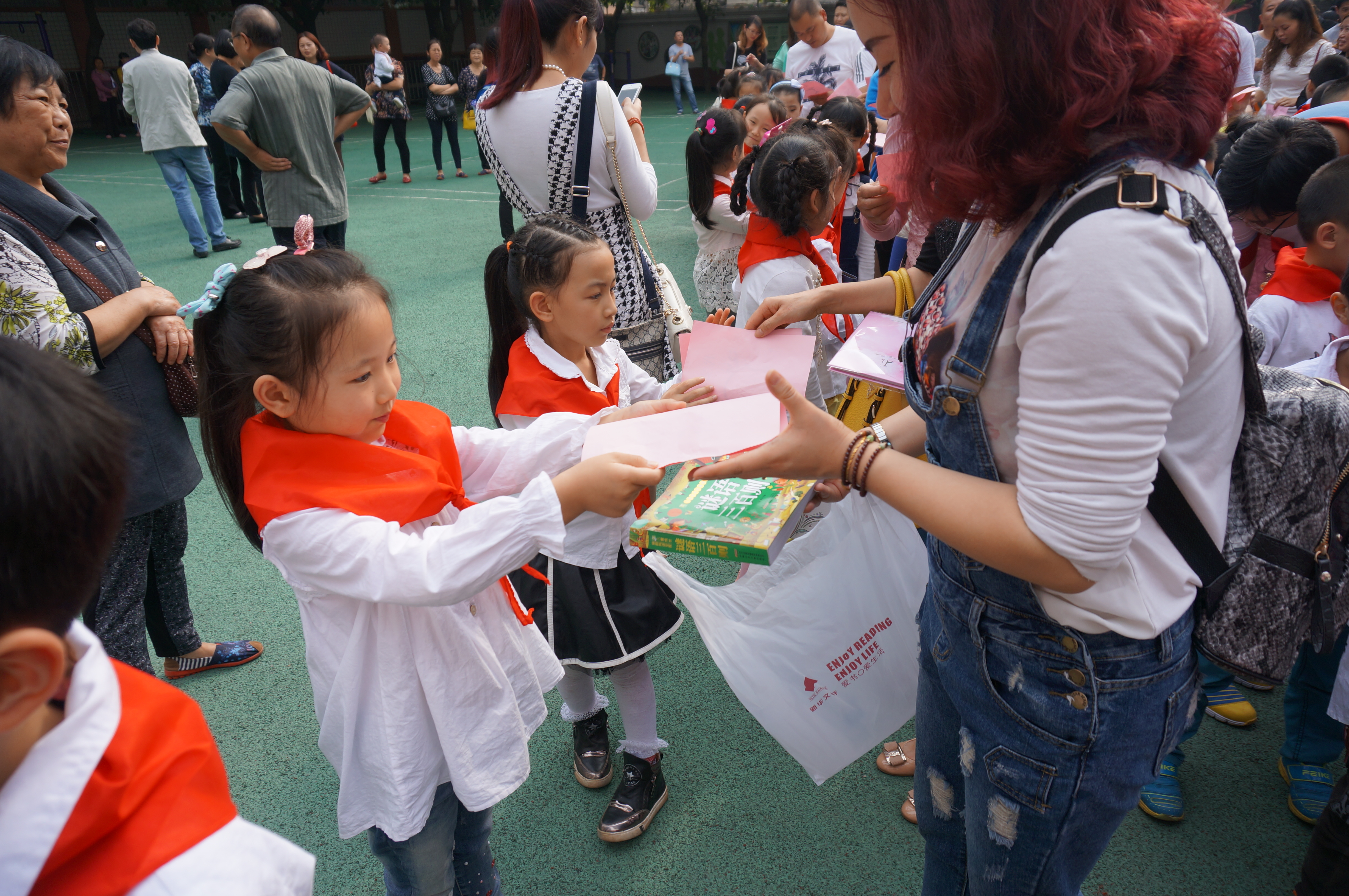 家校手拉手 成长心连心——自贡市塘坎上小学家校共育小记