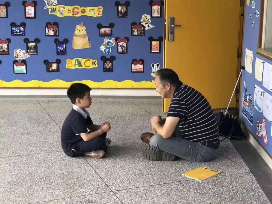暖爆了!杭州家长连夜寻找这张照片的主角,没想到竟是他……