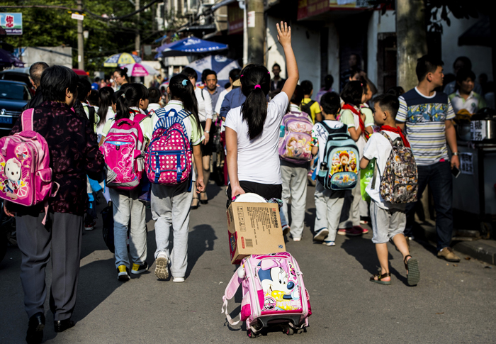 半月谈:小学校内托管,为何家长老师都不满?