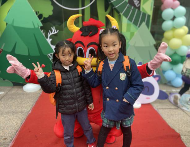 走红毯、敲新年鼓……成都高新绿舟锦城幼儿园“花样”迎开学