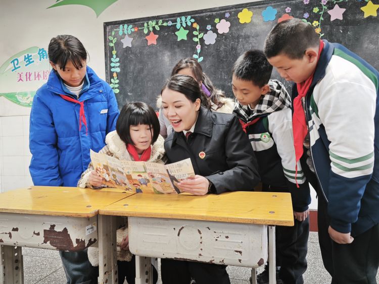 夹江县甘霖小学开展民法典专题讲座
