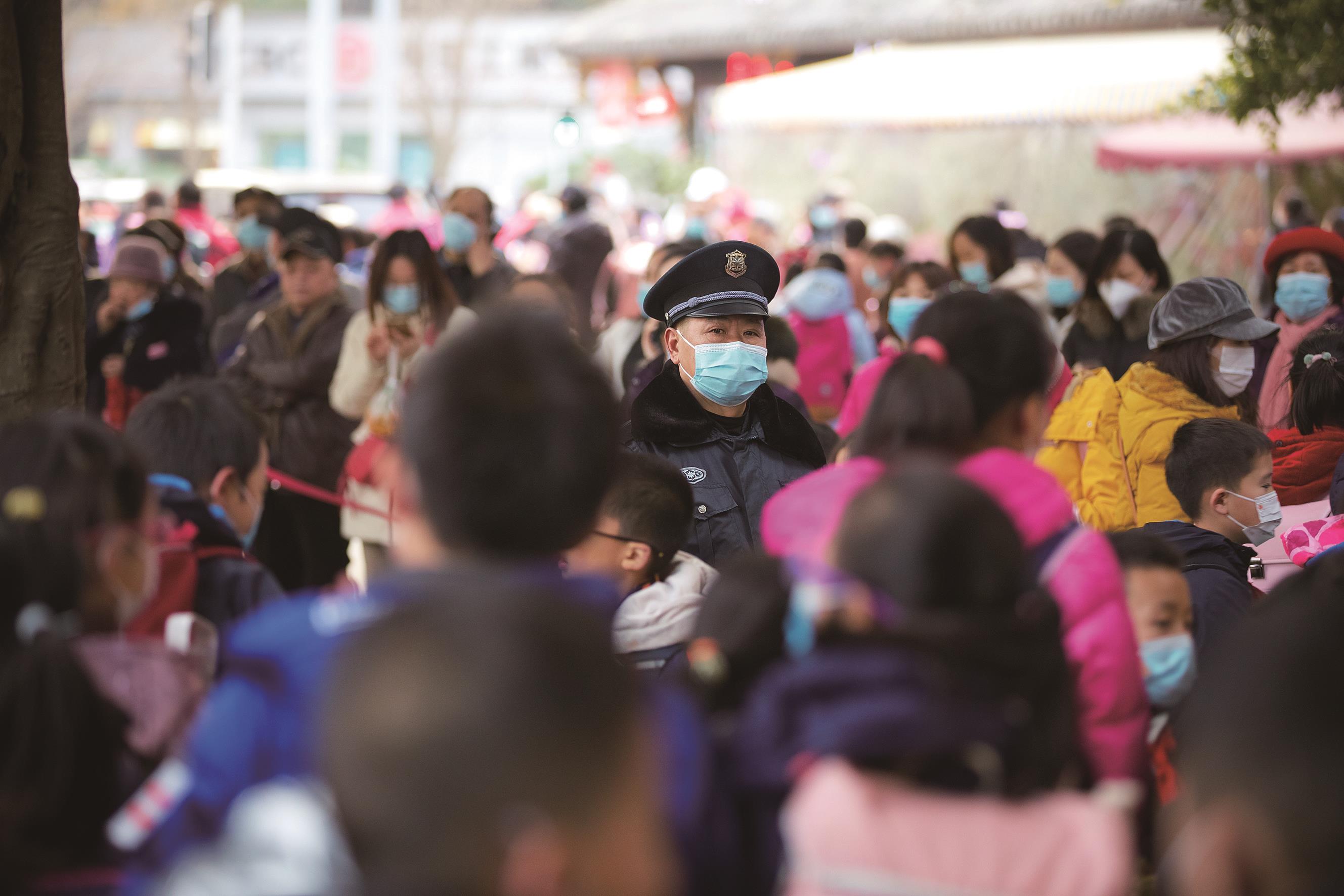 保安队长何金忠：用心，从记住学生的名字开始