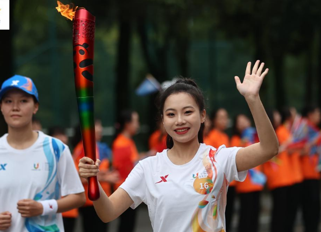 我是大运火炬手 | 王艺霏:在祖国大地书写西财青年品格