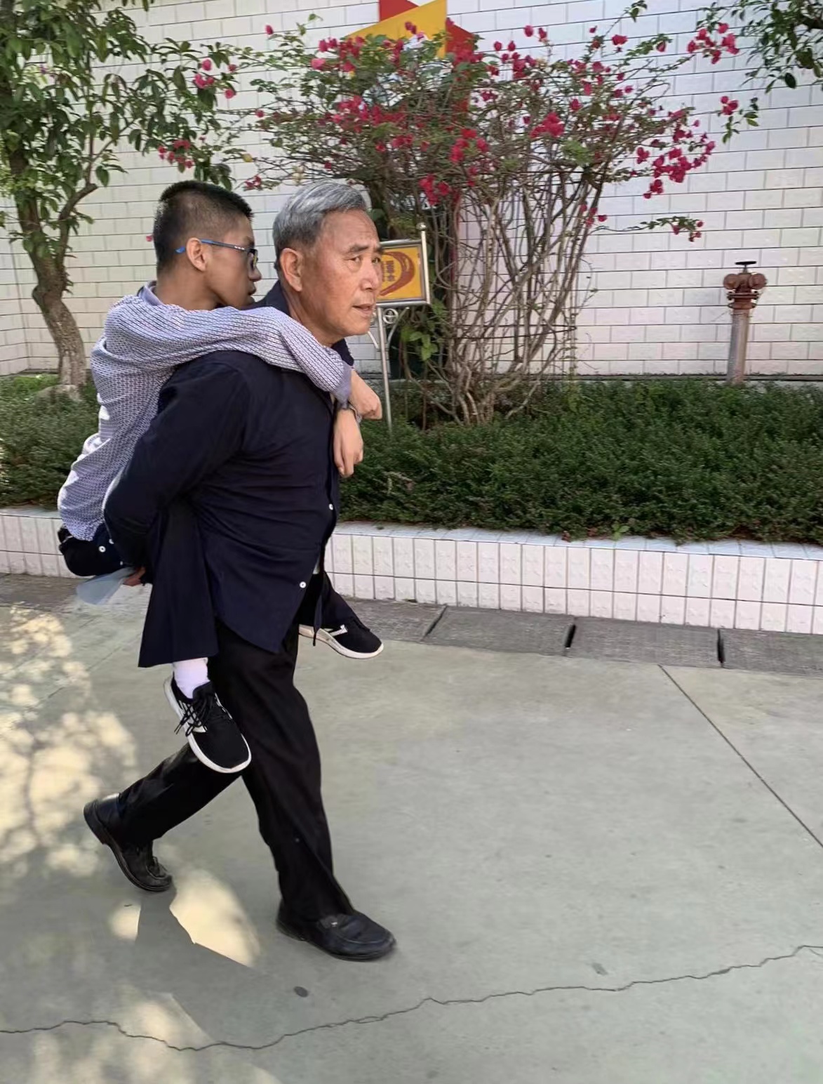 轮椅上的追梦少年 ——记苍溪县文昌中学学生欧松灵