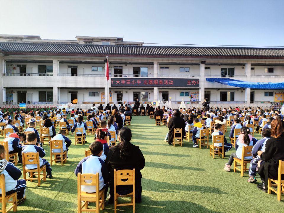 沙湾区福禄镇幼儿园开展捐资助学活动