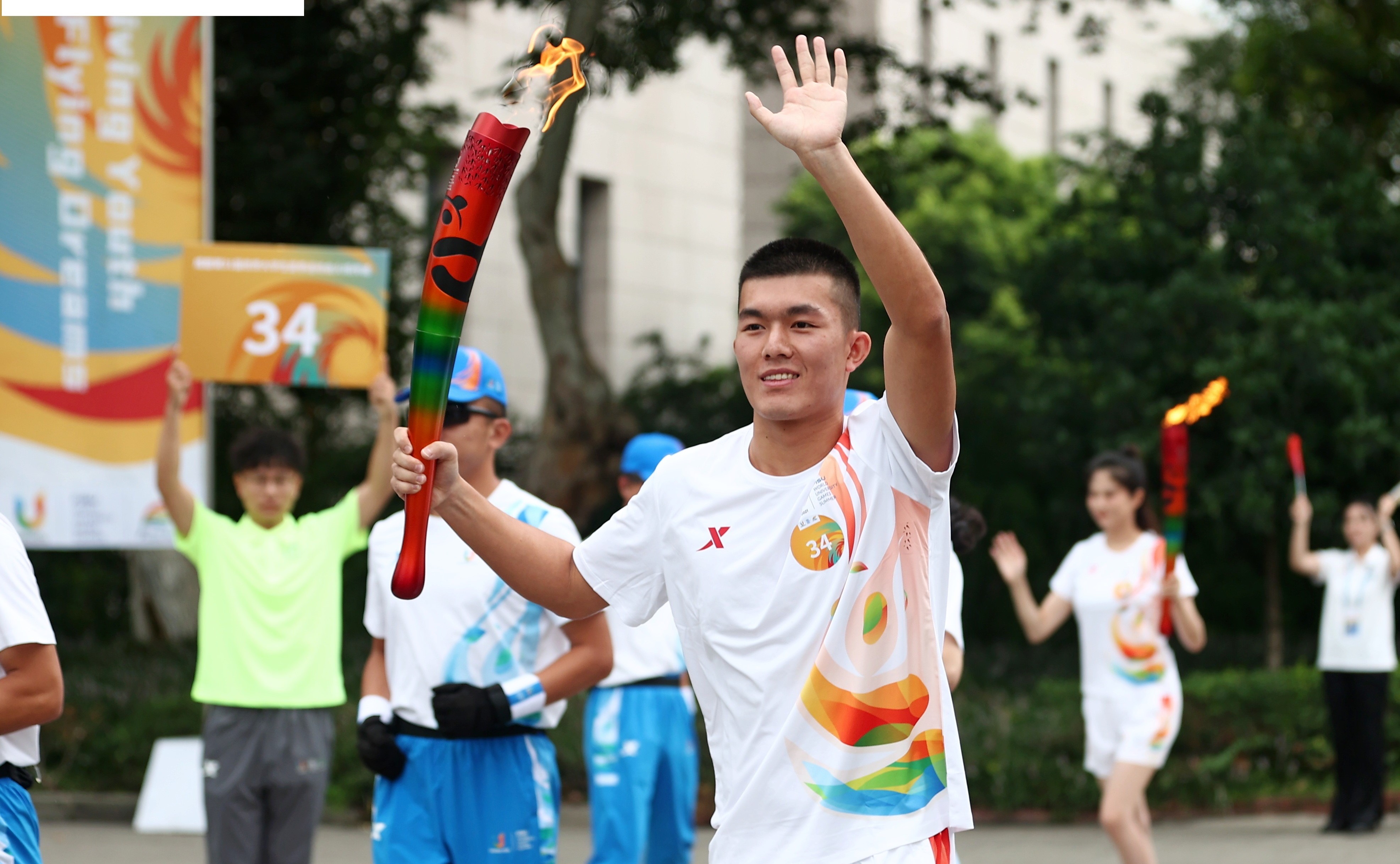 我是大运火炬手|王政文:与大运旗手“擦肩而过”,传递火炬弥补遗憾