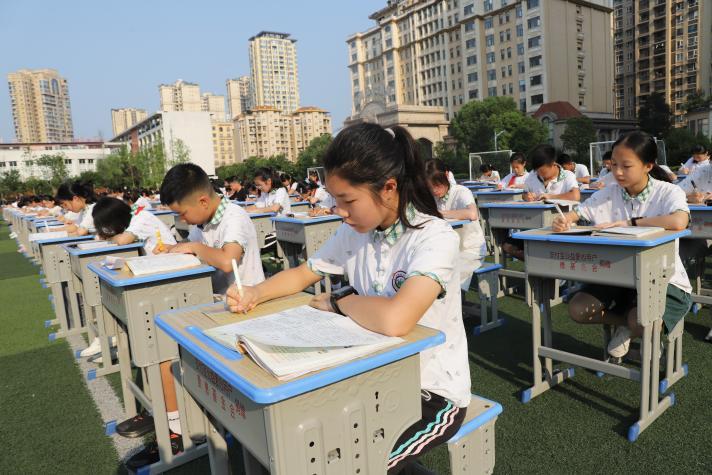 长宁县城北小学举办第十届校园艺术节书法比赛