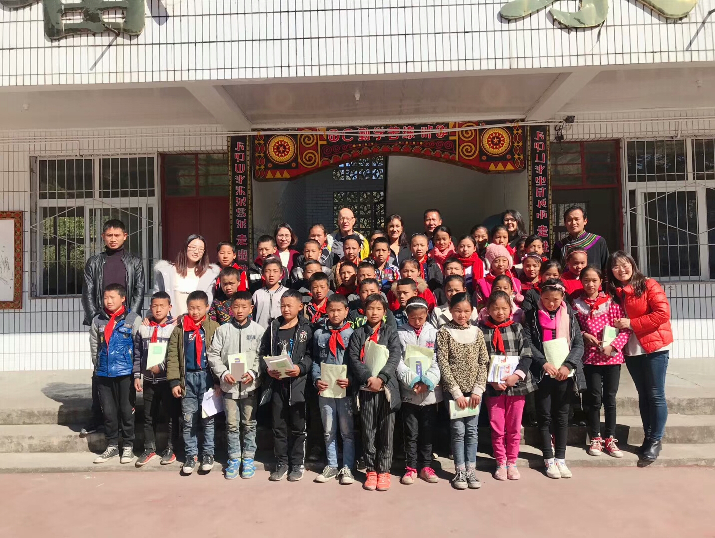 凉山彝区双语教育改革试点项目在喜德县则约小学取得初步成效