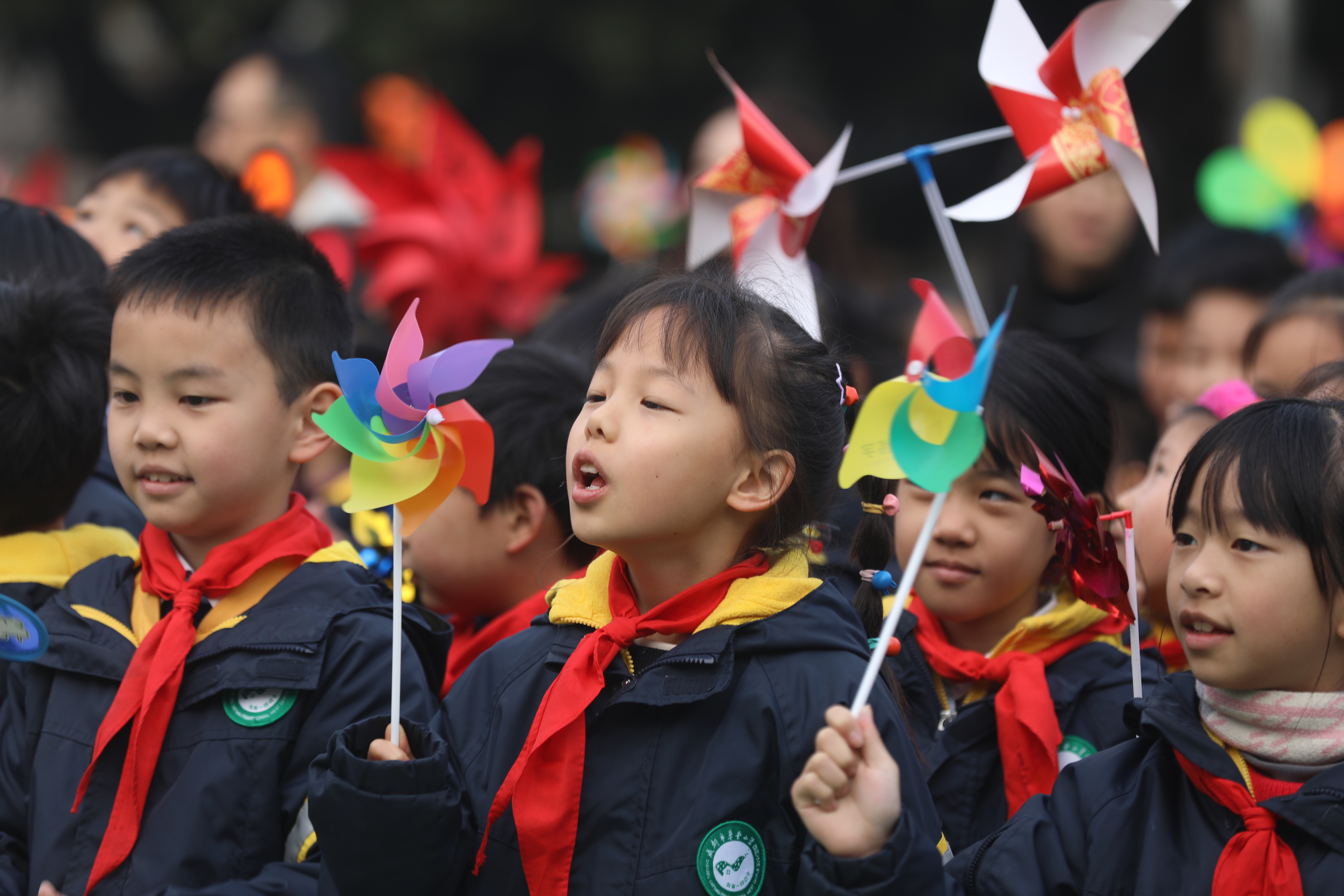 成都市草堂小学西区分校:风车转动新学期
