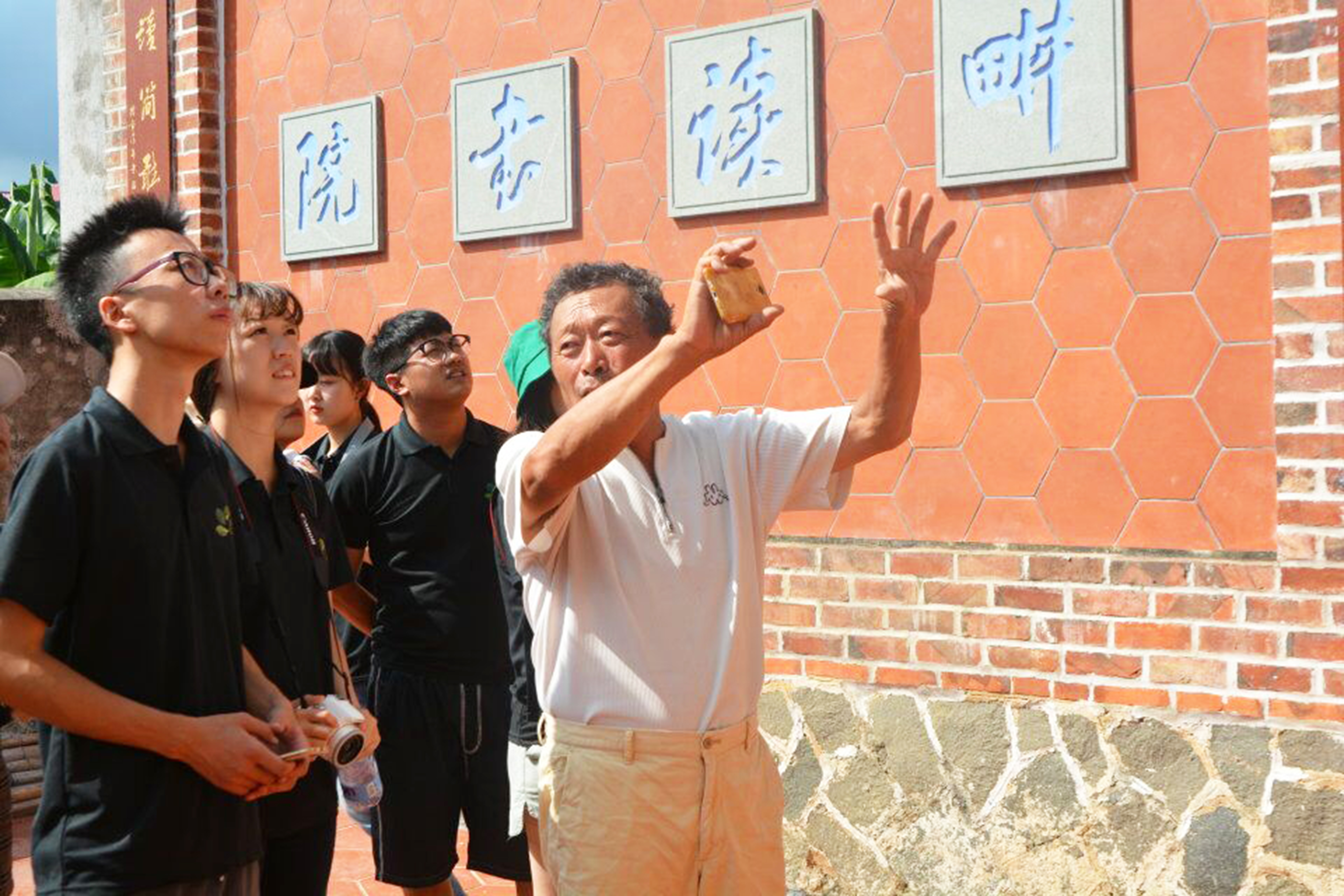 南充学子走访著名“华侨村”: 探访东大村新貌