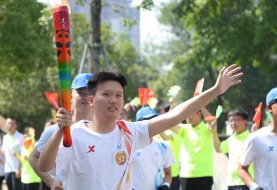 我是大运火炬手|刘建飞:拥抱奋斗,践行技能报国