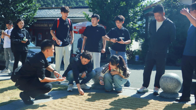 艺术赋能社区治理,西华大学“设计力量”走进凉山彝欣社区安置点
