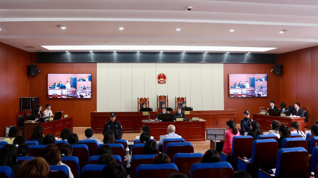 成都互联网法庭巡回庭审暨普法宣传活动在四川师范大学举行