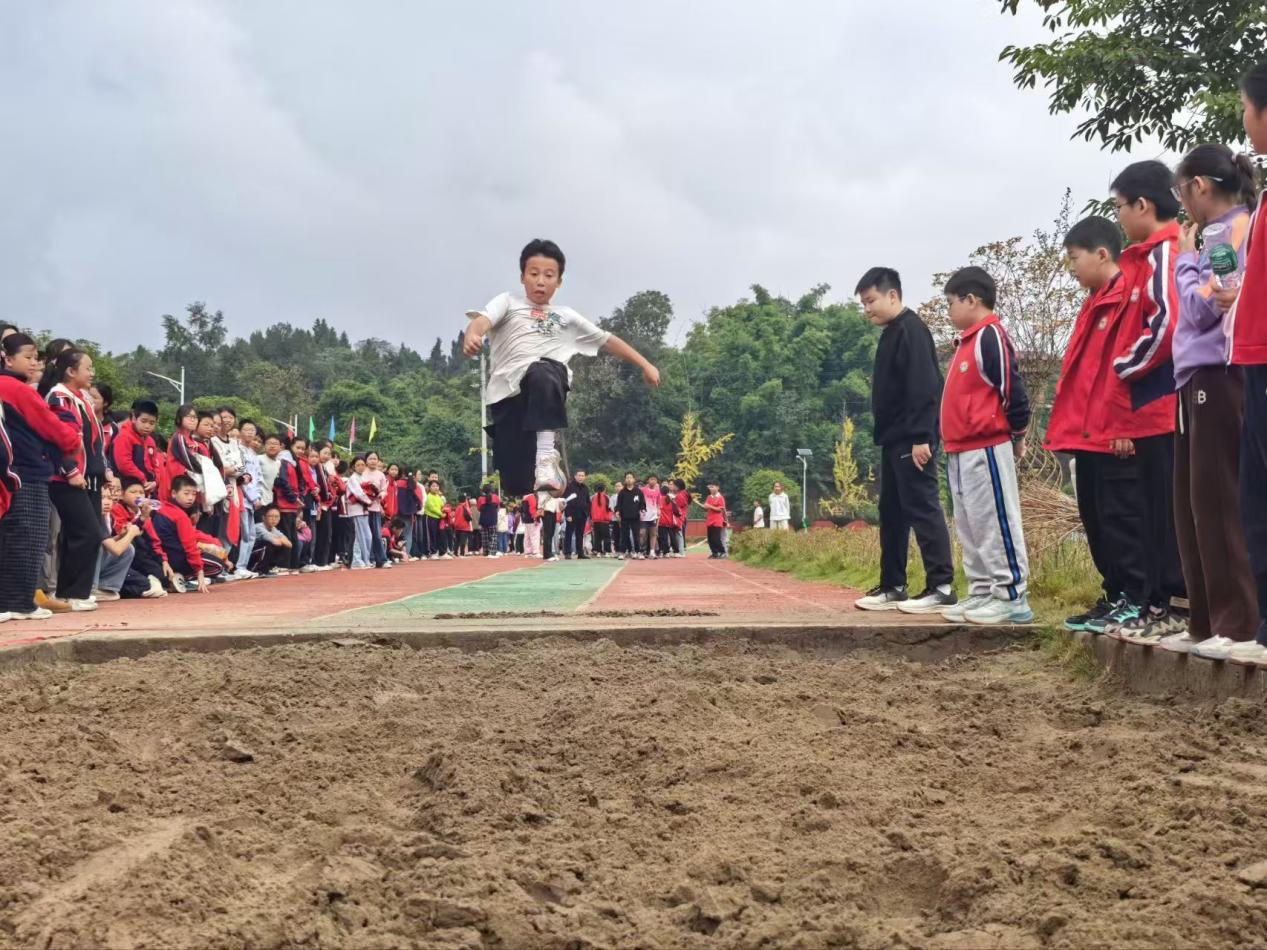 安岳县兴隆小学举办2025年冬季运动会