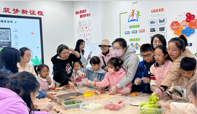 在亲子劳动中共享知识与美味,成都市锦江区社区教育学院“五育缤纷·协同成长”系列课程第六期举办
