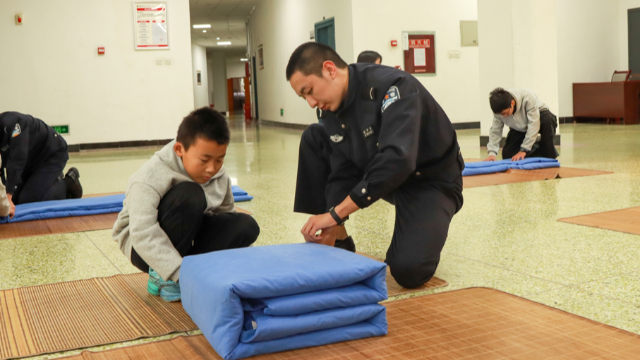 “萌娃”探访四川警察学院，在心中种下纪律与担当的种子