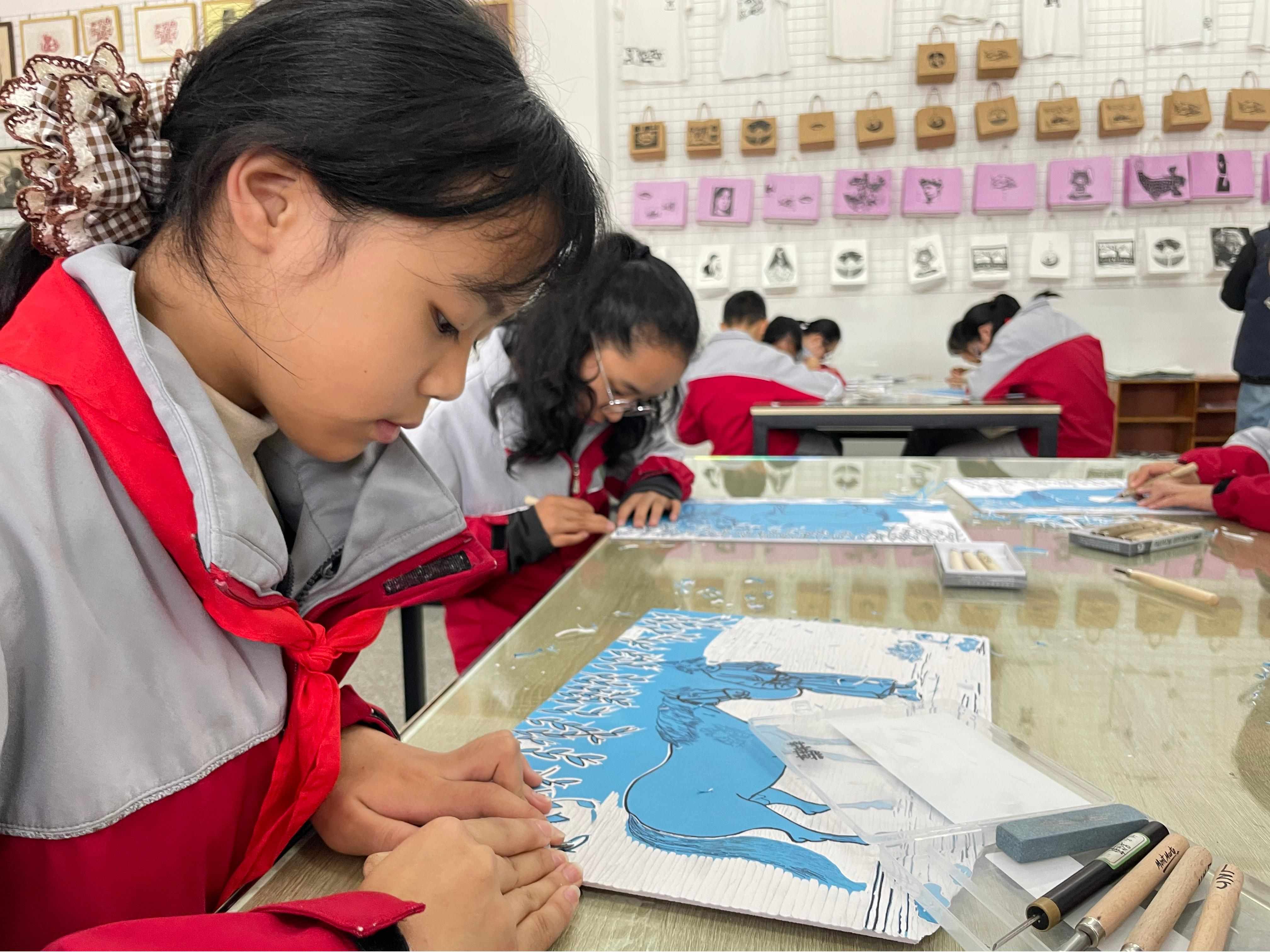 苍溪县歧坪小学:木刻版画里的“刀光墨影”