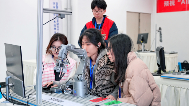 千名学子同台锤炼工程素养，2025年四川省大学生工程实践与创新能力大赛举行