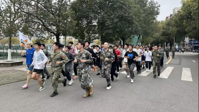 西南石油大学“铁人跑团”用奔跑赋能成长