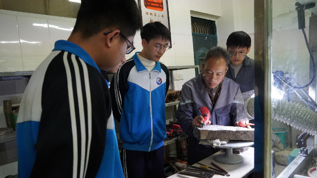 广元市职业高级中学:蜀道非遗进社团 精进技能传匠心