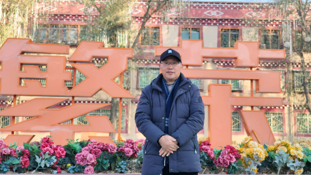 “我心里的教育火苗还旺着呢”——记四川省阆中中学校支教教师曹仁义