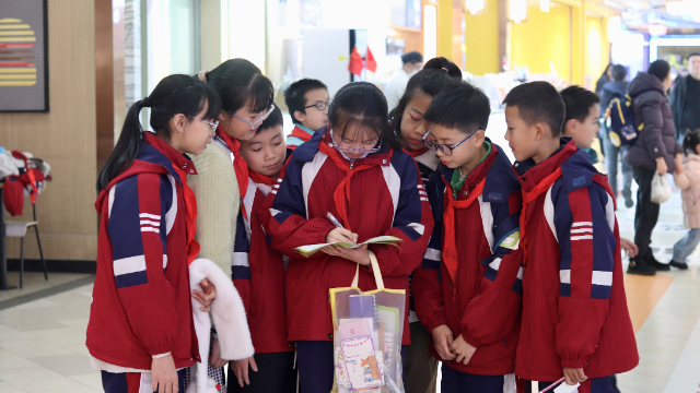 成都锦西实小学生走进商圈,在真实生活场景中实现知识内化