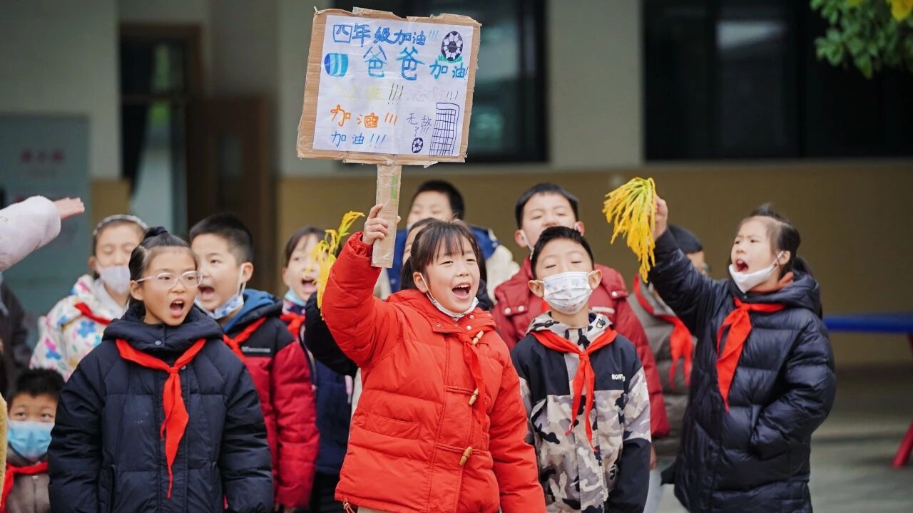 从“班超”到“家超”,一颗足球点燃这所小学的家校共育