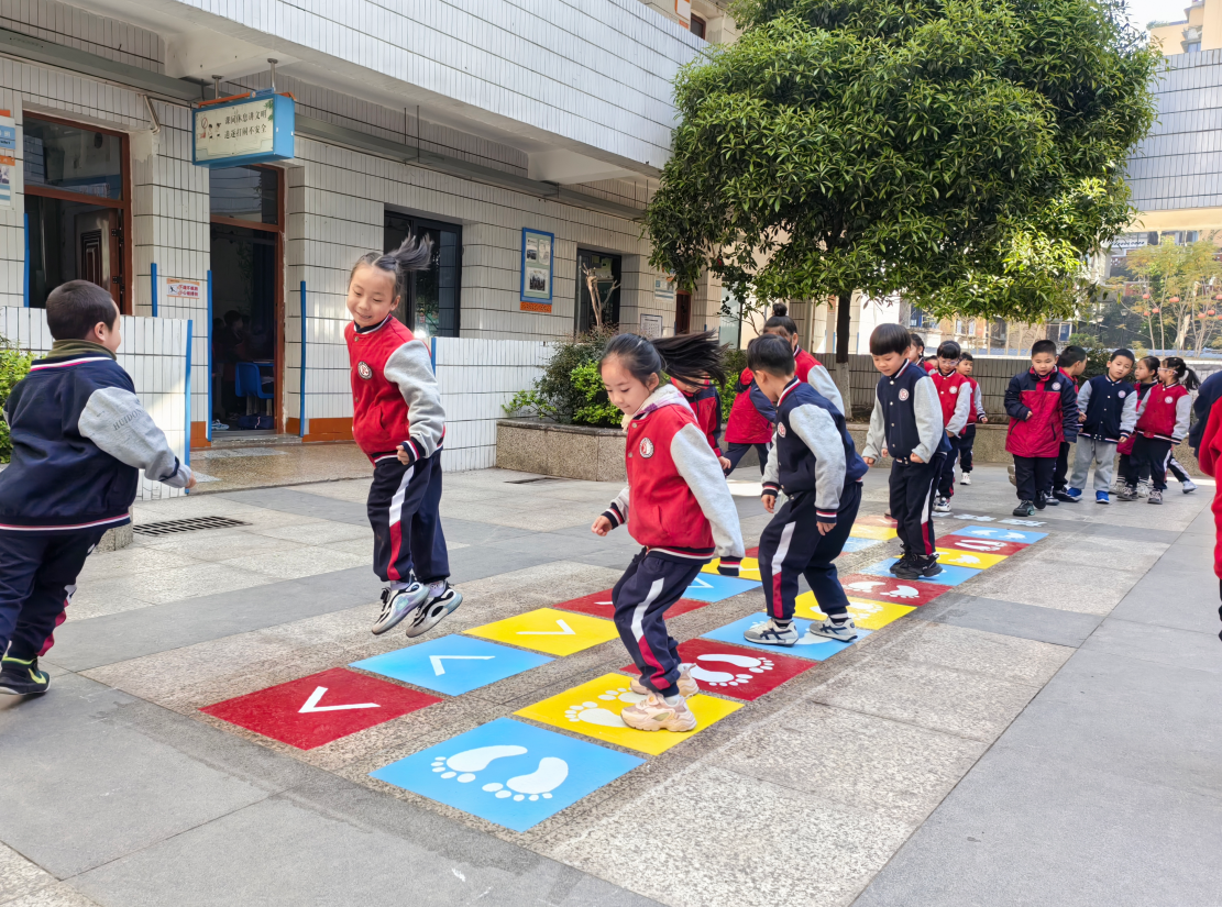 破解“课间十分钟”难题,自贡市推行“15分钟课间+上下午大课间”