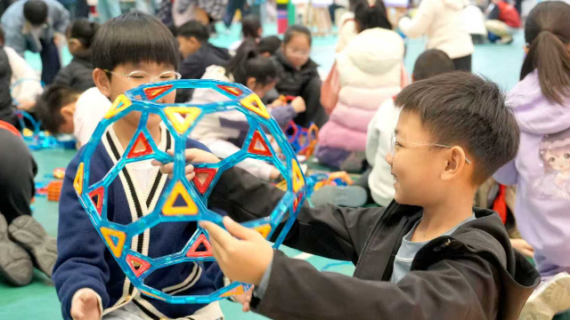 数学在指尖“活”起来!石室天府附小“π星节”解锁趣味学习新方式