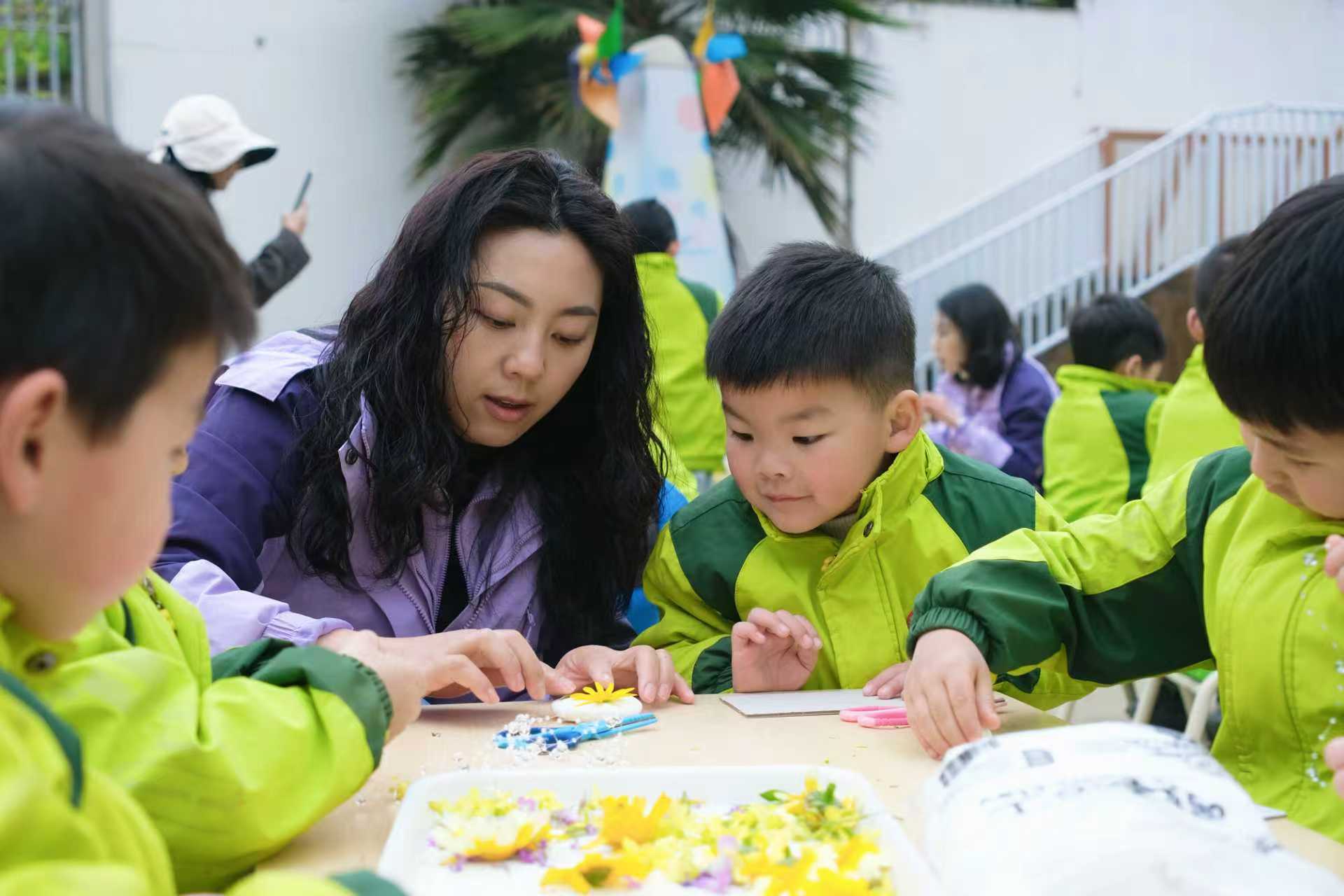 合江县第一幼儿园:童趣赴暖寻春意