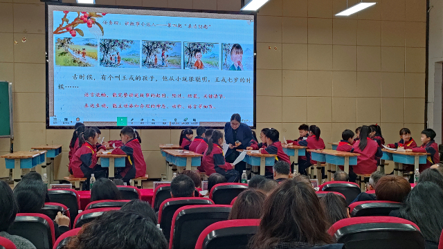 邻水县第四小学：携手高校，共探跨学科融合之旅