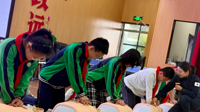 泸县城东小学校举办安全运动会