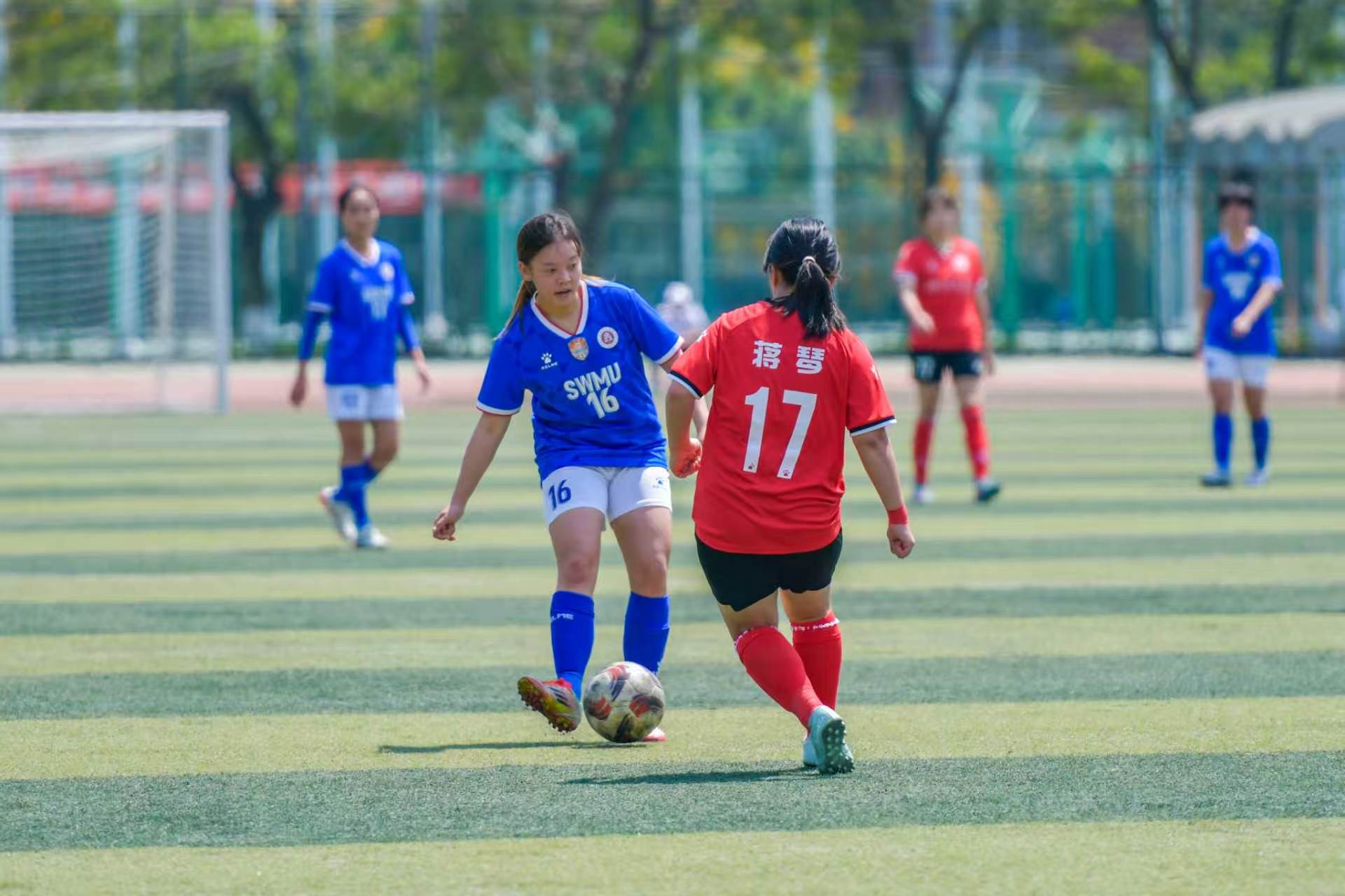 再夺桂冠!西南医科大学女足蝉联“贡嘎杯”冠军