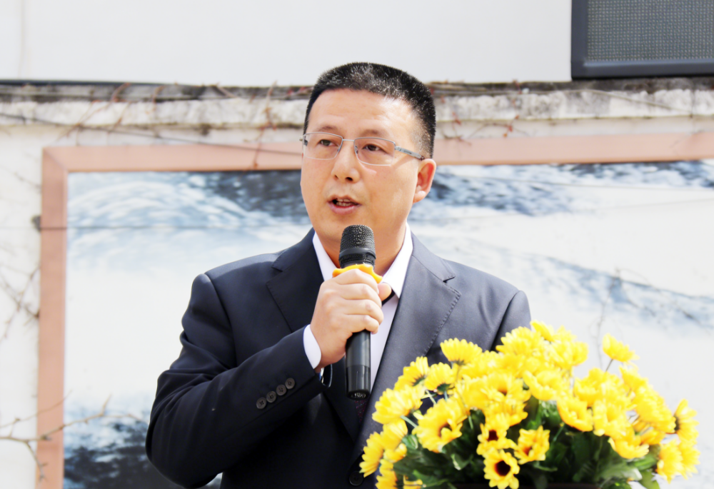 操心的李校长 ——记剑阁县开封小学副校长李建银