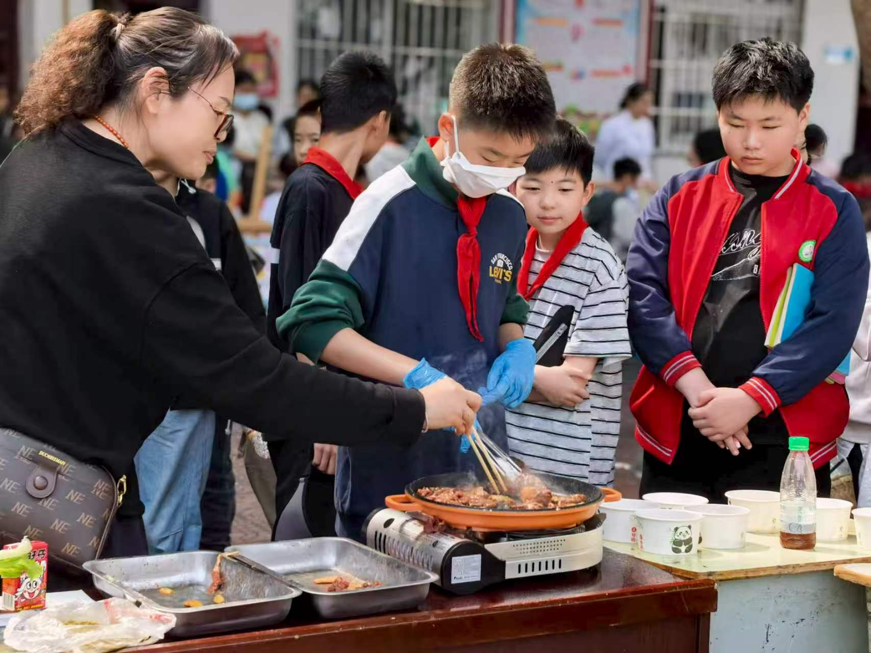 广汉市金轮第一小学:烟火润童心 劳动育品行