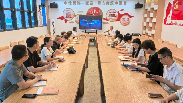 头雁教师廖术华工作室举办县域初高中历史教研活动