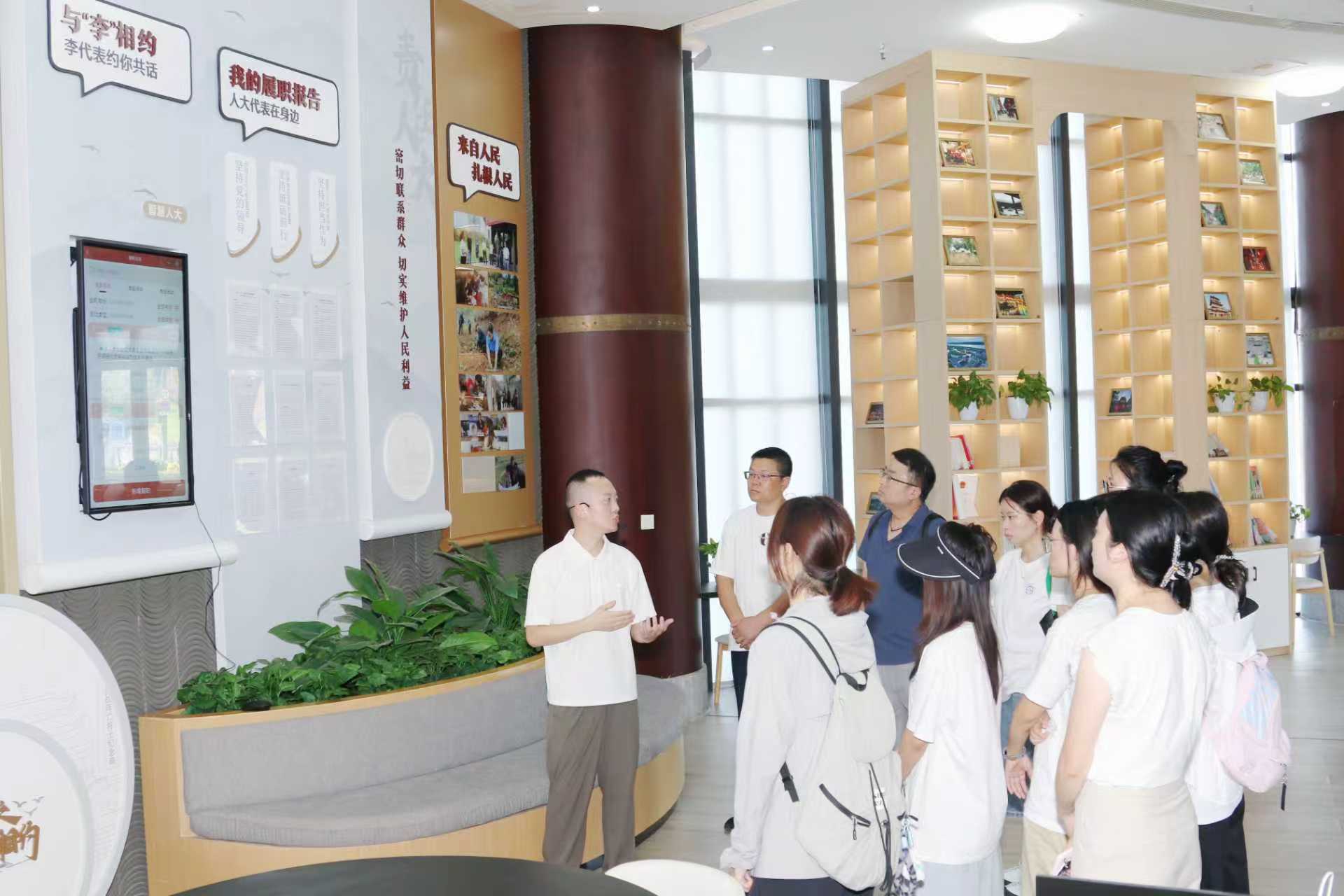 人大与青春同行 | 宜宾市翠屏区:从书本到现场,让青年读懂基层民主温度