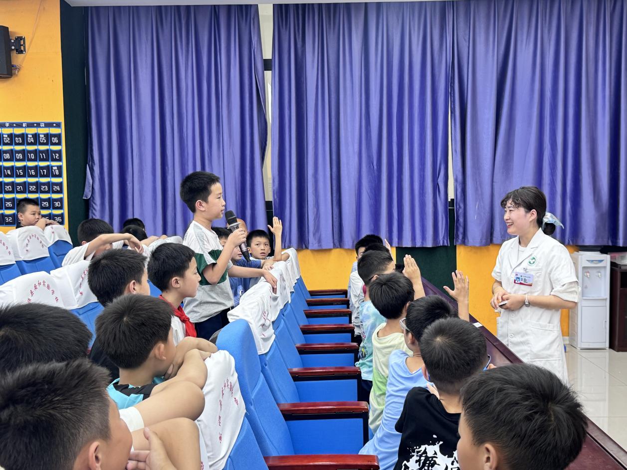 富顺县安和实验学校：医校携手守护“睛”彩世界