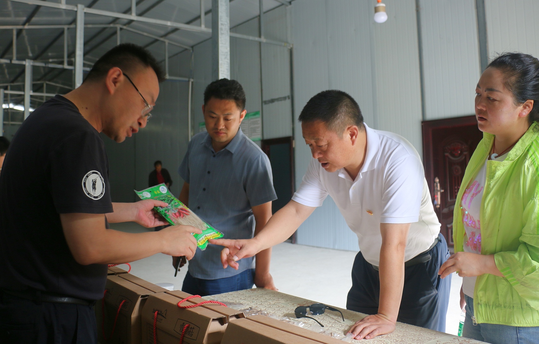 教育厅调研组在雷波县调研新一轮定点帮扶工作